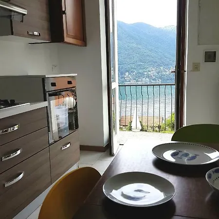 Flora Apartment Moltrasio Exterior photo